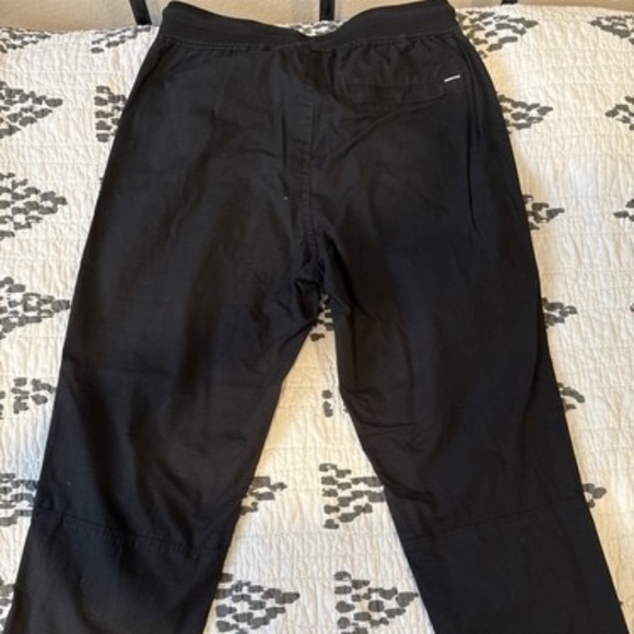 ✨ Vuori Men’s Ripstop Traveler Jogger Pants – Performance Athleisure ✨ - Picture 2 of 3